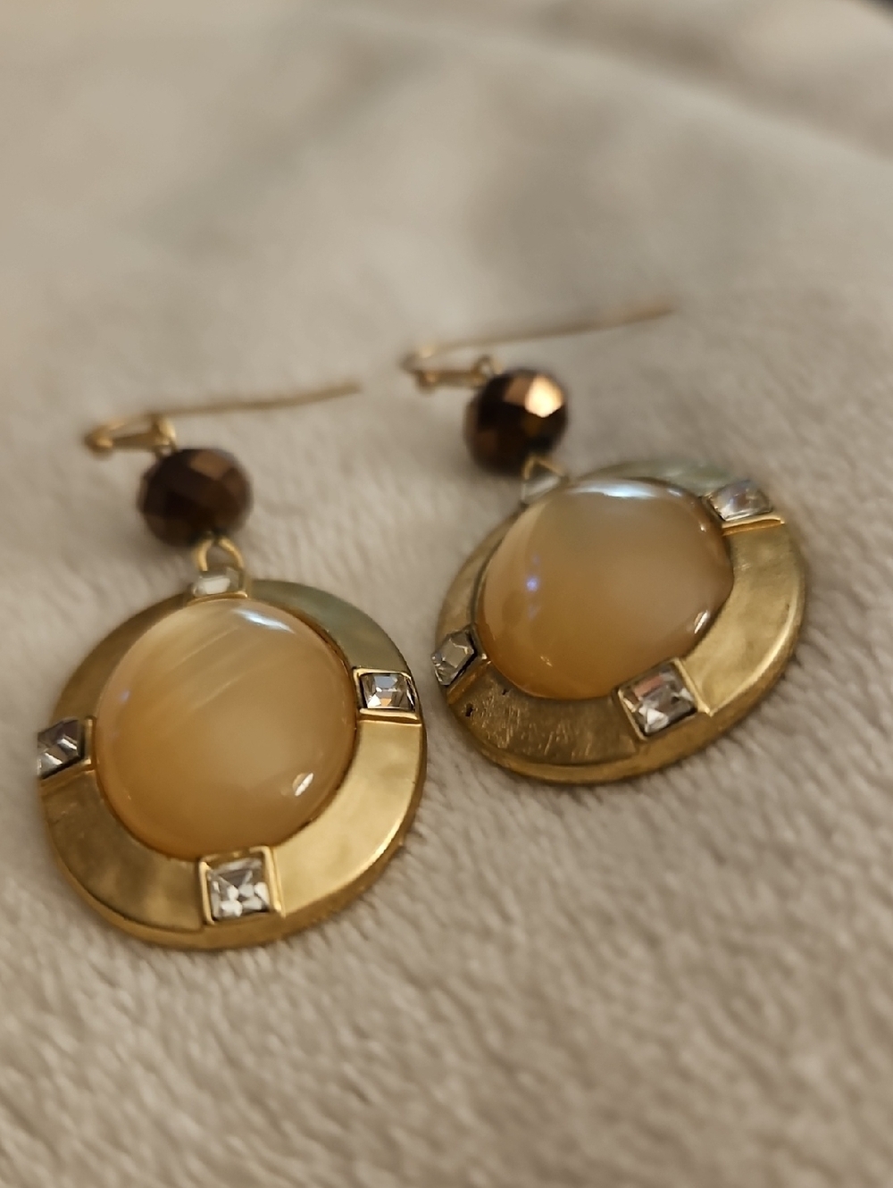Vintage 1980s Peach Oval Dangle Hook Earrings - Picture 4 of 5